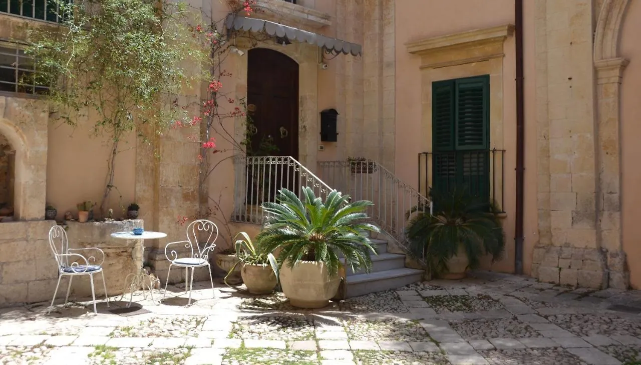 Πανσιόν Sud Room Palazzo Rau Della Ferla Νότο Ιταλία