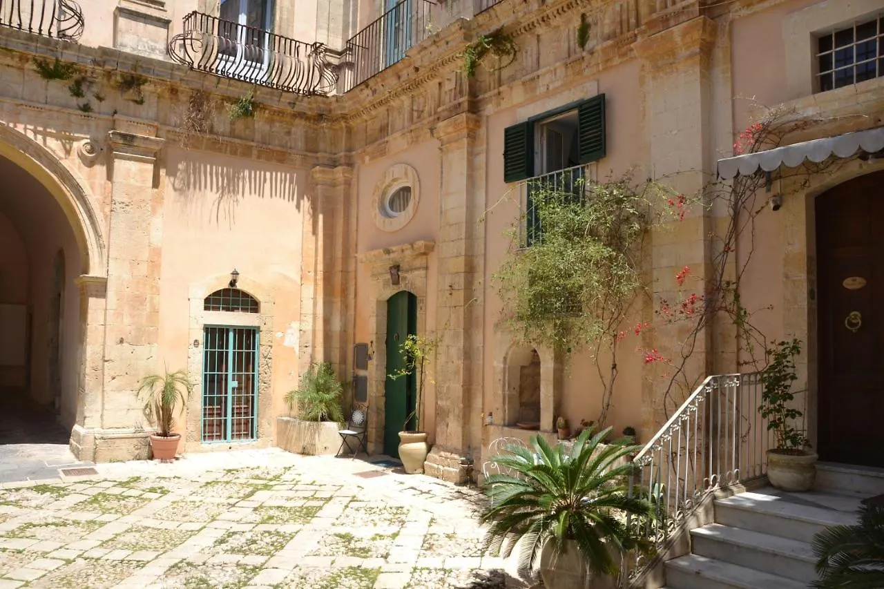 Sud Room Palazzo Rau Della Ferla Noto Italy